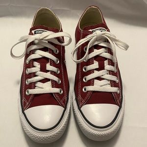 Maroon converse
